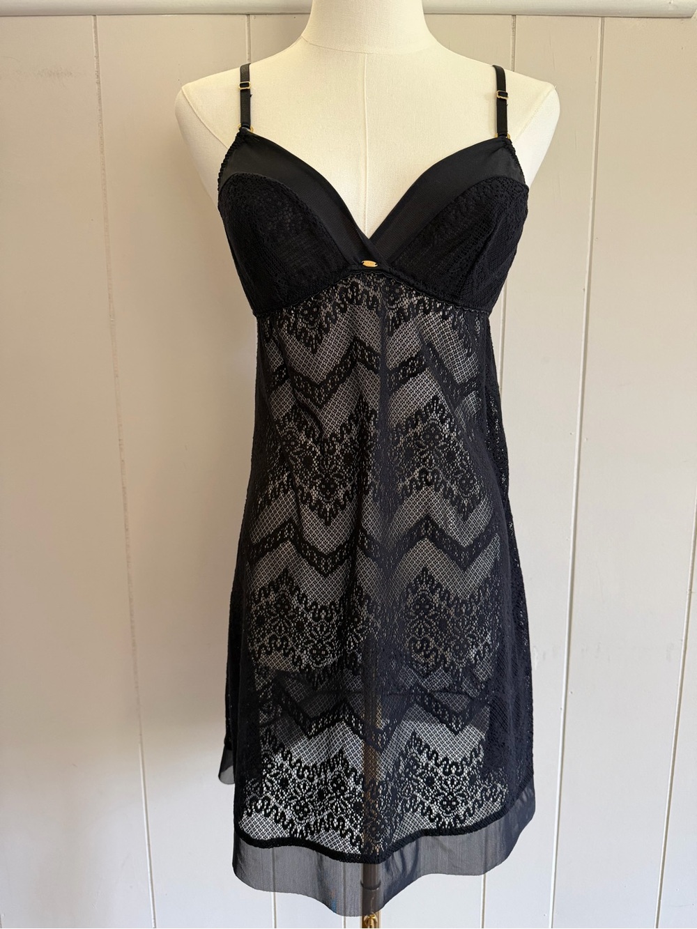 Victoria's Secret Very Sexy Black Lace Chemise Sheer Pattern Size Medium